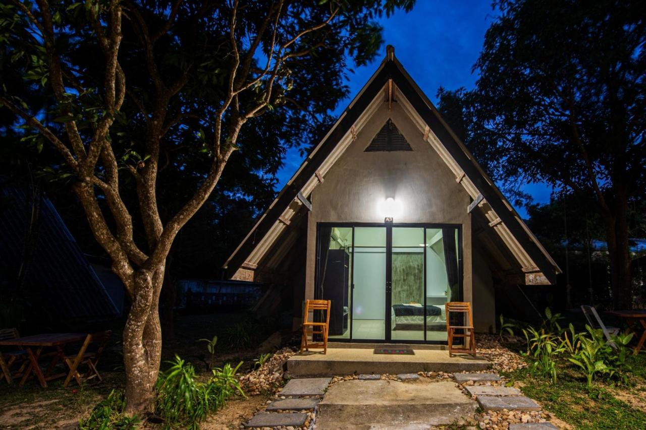 Cashewnut Tree Resort เกาะลันตา ภายนอก รูปภาพ